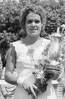 Evonne GOOLAGONG